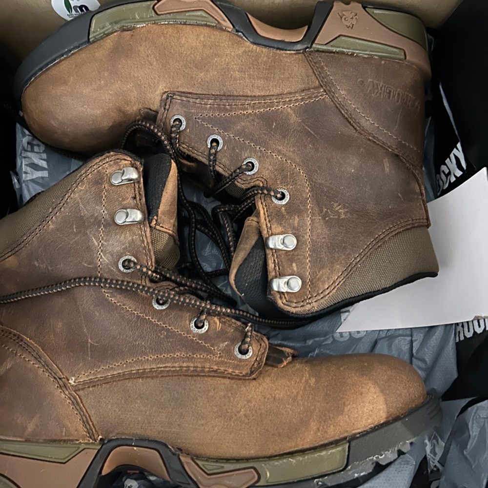 Women’s Rocky Aztec BRAND NEW Steel toe boot. Bought and never worn.
